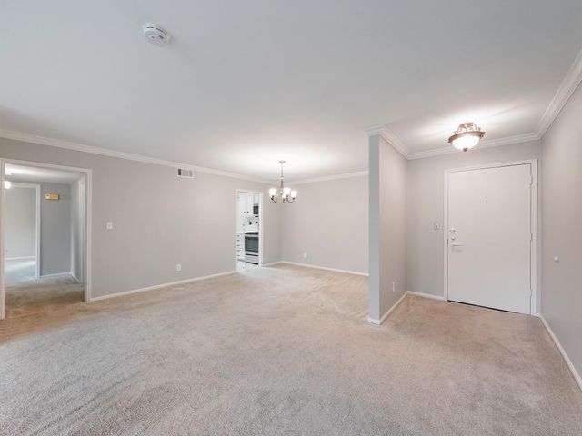 656 S Ripple Creek Drive 656, Houston, TX 77057