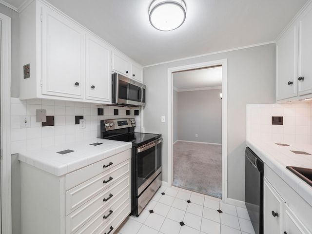 656 S Ripple Creek Drive 656, Houston, TX 77057