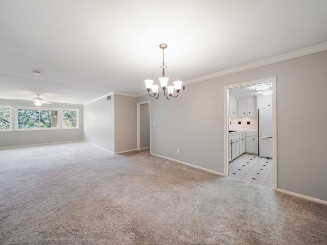 656 S Ripple Creek Drive 656, Houston, TX 77057