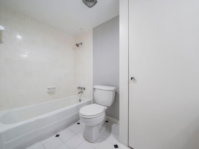 656 S Ripple Creek Drive 656, Houston, TX 77057