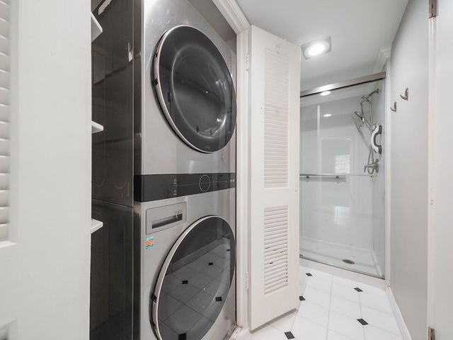 656 S Ripple Creek Drive 656, Houston, TX 77057