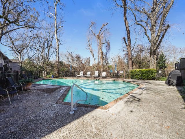 656 S Ripple Creek Drive 656, Houston, TX 77057