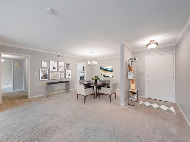 656 S Ripple Creek Drive 656, Houston, TX 77057