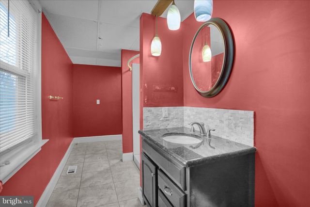 320 S BAUMSTOWN RD, Birdsboro, PA 19508