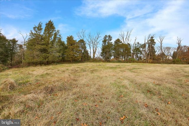 320 S BAUMSTOWN RD, Birdsboro, PA 19508