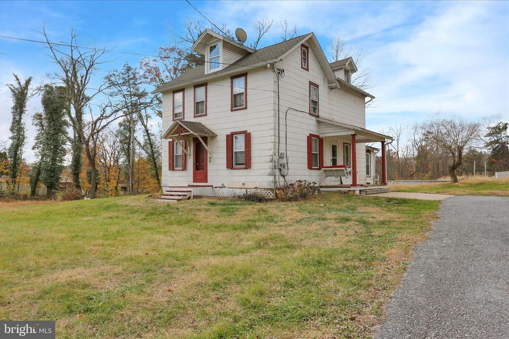 320 S BAUMSTOWN RD, Birdsboro, PA 19508