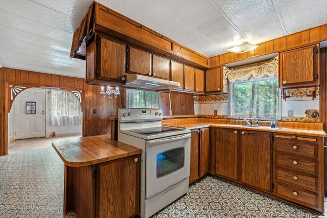 7382 Berta Road, Elk River, CA 95503