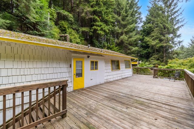 7382 Berta Road, Elk River, CA 95503