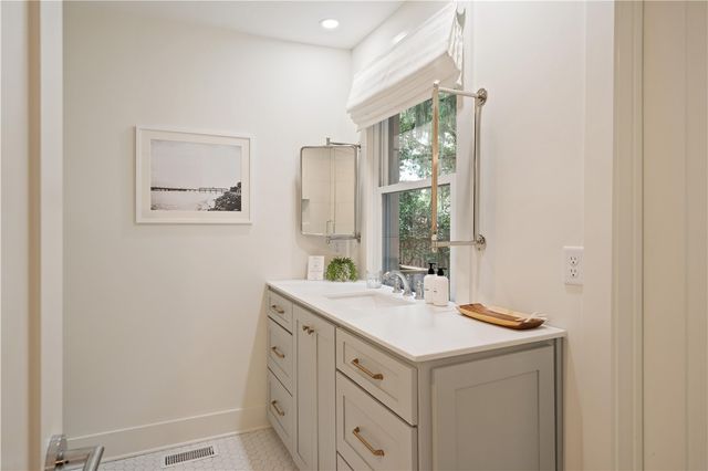 58 Maxwell Ave, St Simons Island, GA 31522