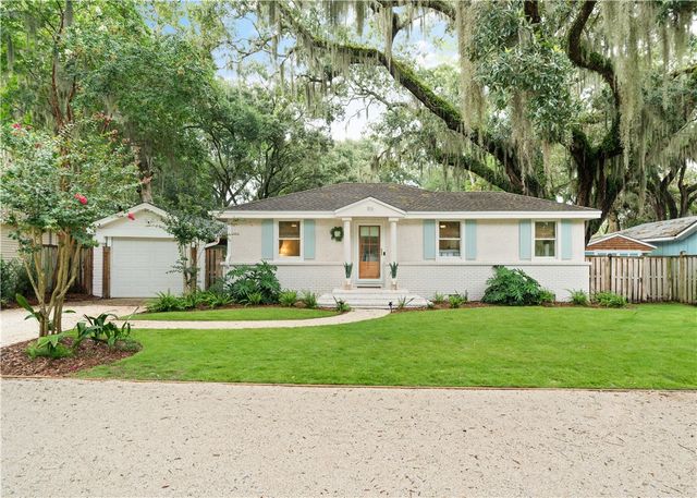 58 Maxwell Ave, St Simons Island, GA 31522