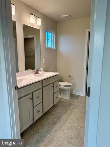 225 CARACAS BLVD, Martinsburg, WV 25403