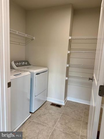 225 CARACAS BLVD, Martinsburg, WV 25403