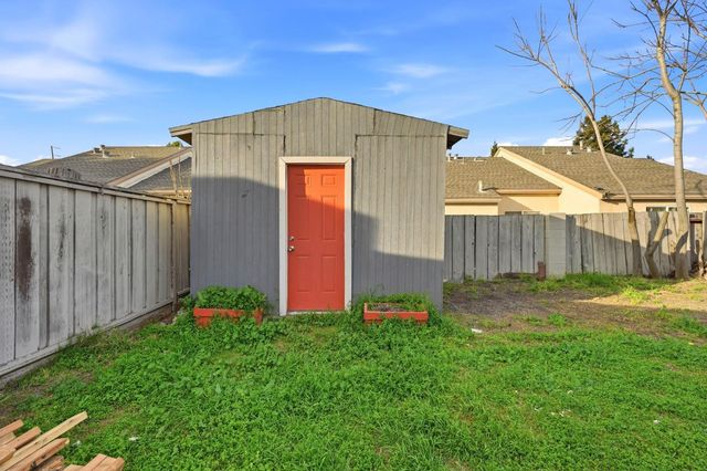 1809 Taos Ct, Modesto, CA 95351