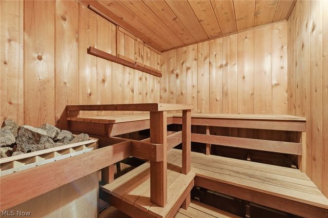 6975 Columbia Road, Olmsted Falls, OH 44138