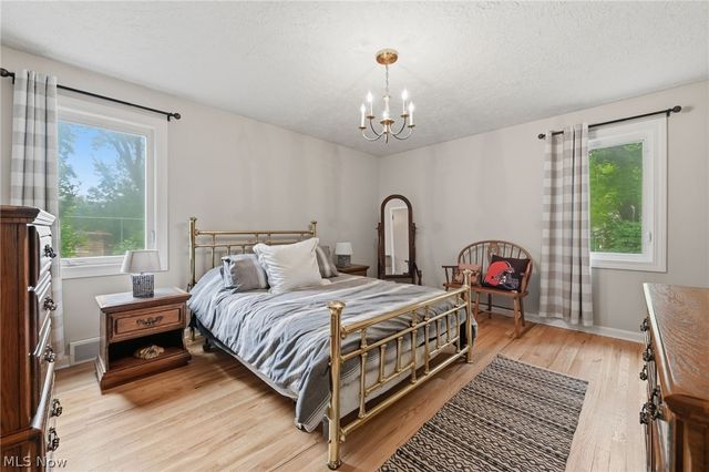 6975 Columbia Road, Olmsted Falls, OH 44138