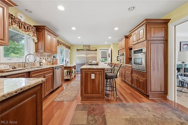 6975 Columbia Road, Olmsted Falls, OH 44138