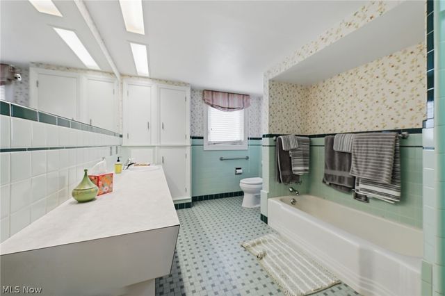 6975 Columbia Road, Olmsted Falls, OH 44138