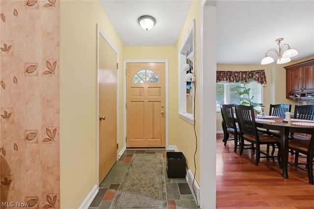 6975 Columbia Road, Olmsted Falls, OH 44138