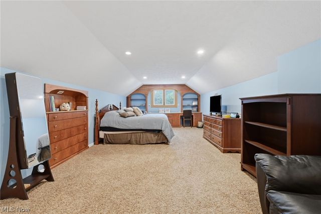 6975 Columbia Road, Olmsted Falls, OH 44138