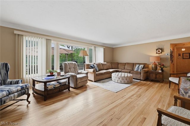 6975 Columbia Road, Olmsted Falls, OH 44138