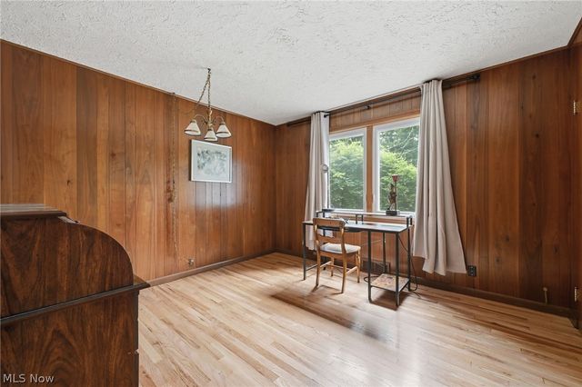 6975 Columbia Road, Olmsted Falls, OH 44138