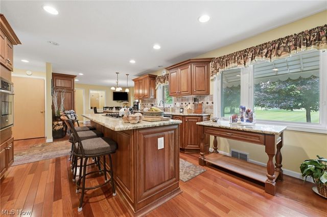 6975 Columbia Road, Olmsted Falls, OH 44138