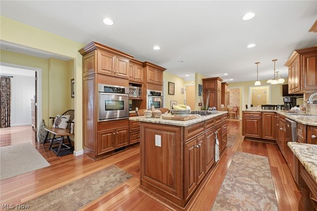 6975 Columbia Road, Olmsted Falls, OH 44138