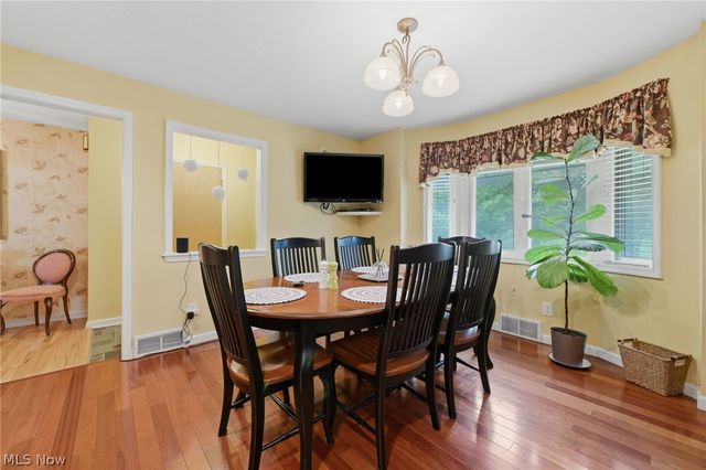 6975 Columbia Road, Olmsted Falls, OH 44138