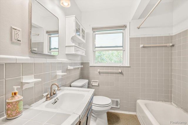 11802 Columbia, Redford Charter Township, MI 48239
