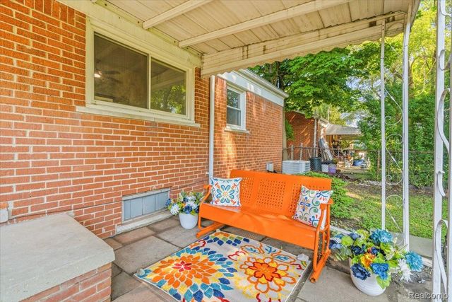 11802 Columbia, Redford Charter Township, MI 48239