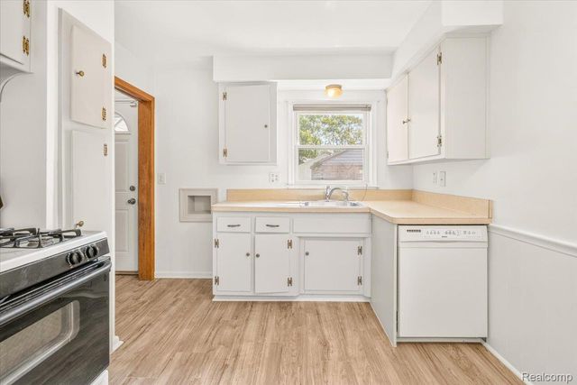 11802 Columbia, Redford Charter Township, MI 48239