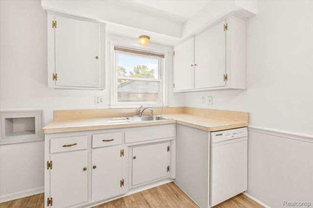 11802 Columbia, Redford Charter Township, MI 48239