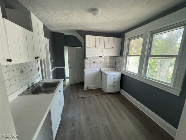 2048 W 95th Street, Cleveland, OH 44102