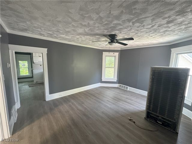 2048 W 95th Street, Cleveland, OH 44102