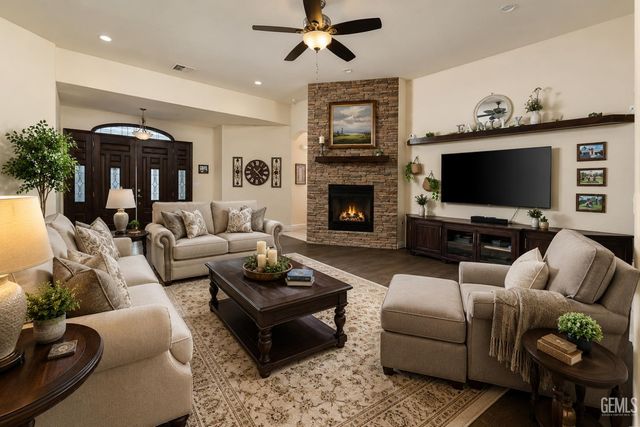 4140 Meadow Lake Drive, Bakersfield, CA 93314