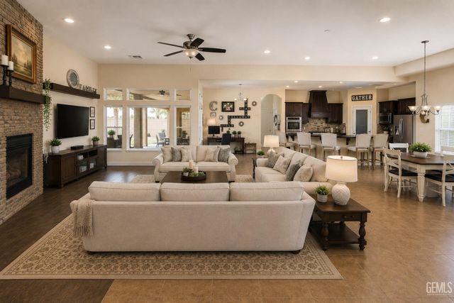4140 Meadow Lake Drive, Bakersfield, CA 93314