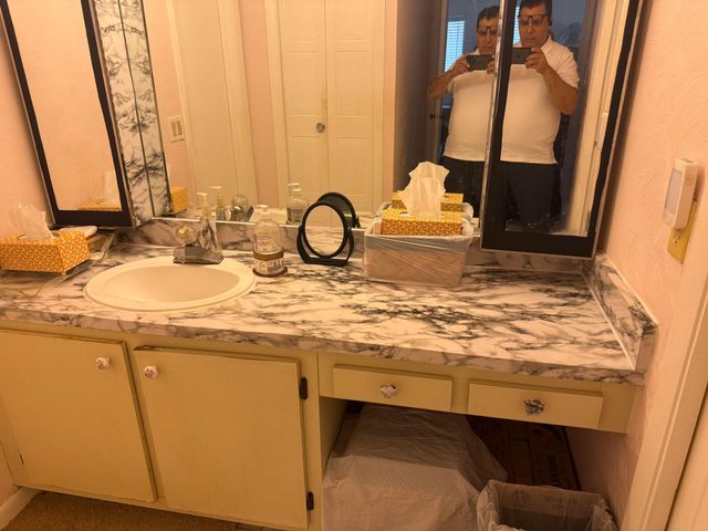 399 Lakeview Drive 202, Weston, FL 33326