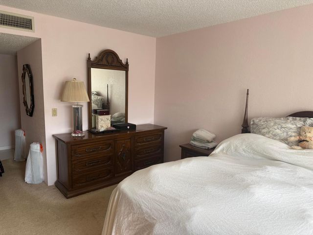 399 Lakeview Drive 202, Weston, FL 33326