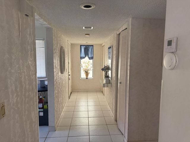 399 Lakeview Drive 202, Weston, FL 33326