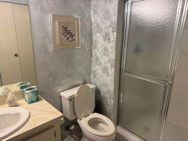 399 Lakeview Drive 202, Weston, FL 33326