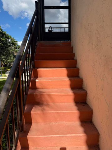 399 Lakeview Drive 202, Weston, FL 33326