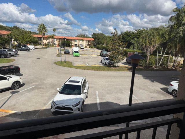 399 Lakeview Drive 202, Weston, FL 33326