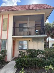 399 Lakeview Drive 202, Weston, FL 33326