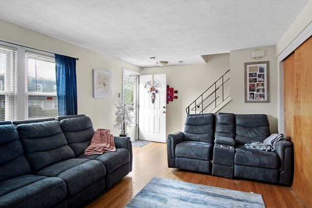 26 Moreland Ave 28, Dedham, MA 02026