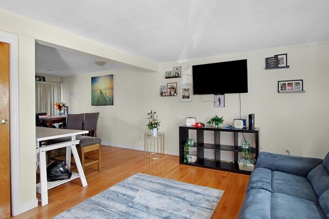 26 Moreland Ave 28, Dedham, MA 02026