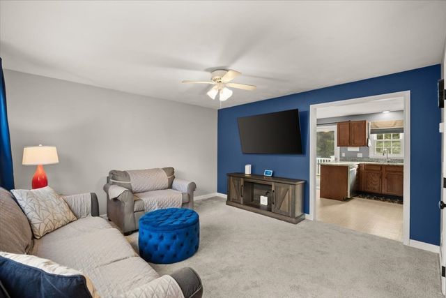 43 Willow Ridge Dr 43, Bridgewater, MA 02324
