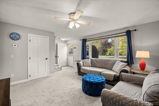 43 Willow Ridge Dr 43, Bridgewater, MA 02324