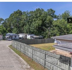 436 E Pont Des Mouton Road, Lafayette, LA 70507