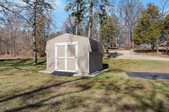 11159 W Perch Lake Drive W, Cement City, MI 49233