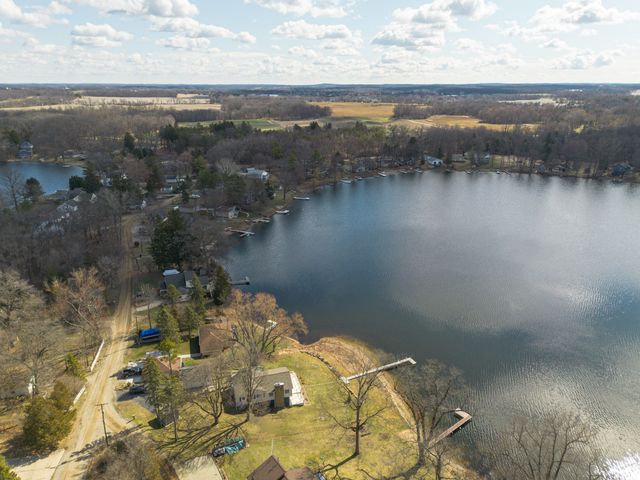 11159 W Perch Lake Drive W, Cement City, MI 49233